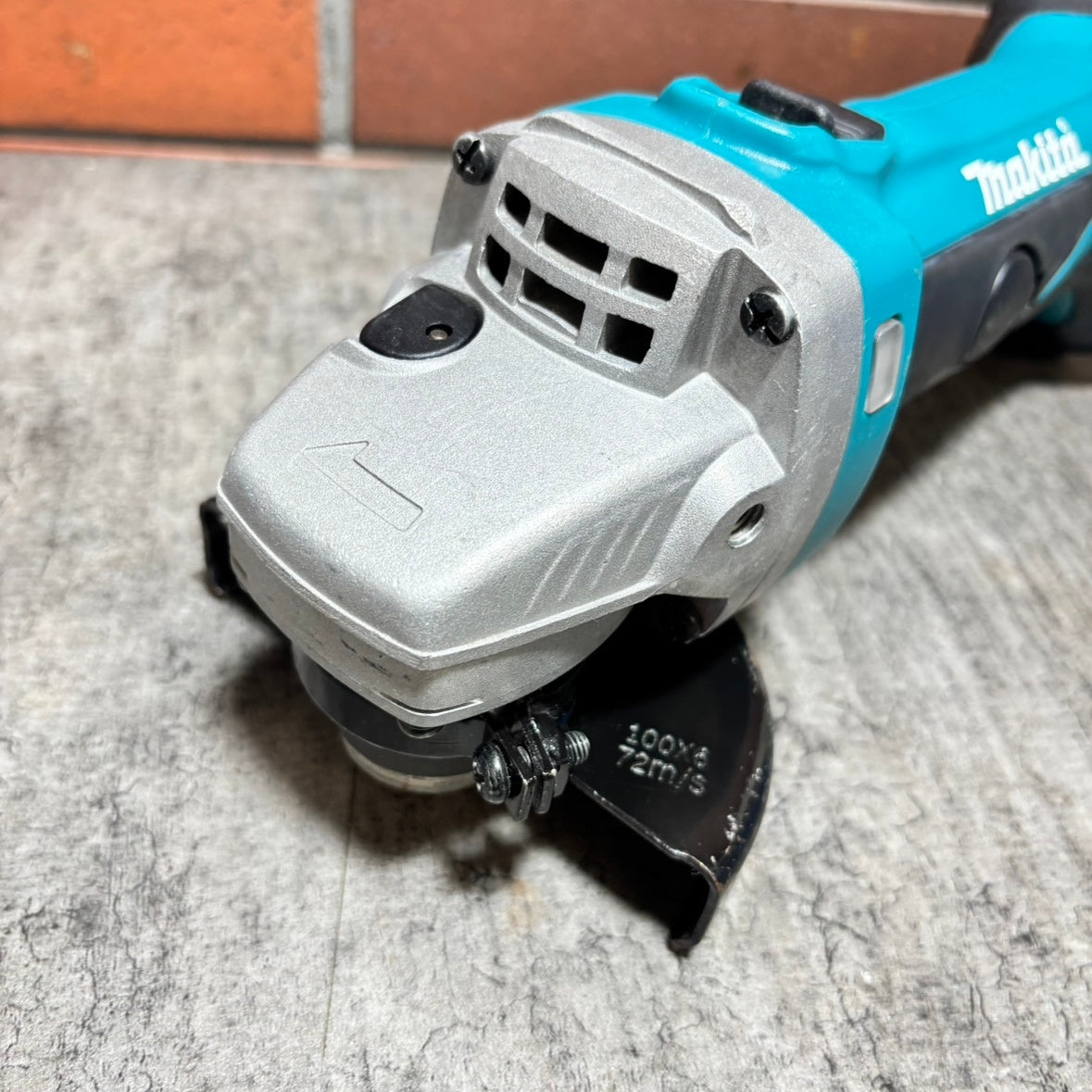 ◆マキタ(makita) 18V充電式ディスクグラインダ  GA402DZ 【市川行徳店】