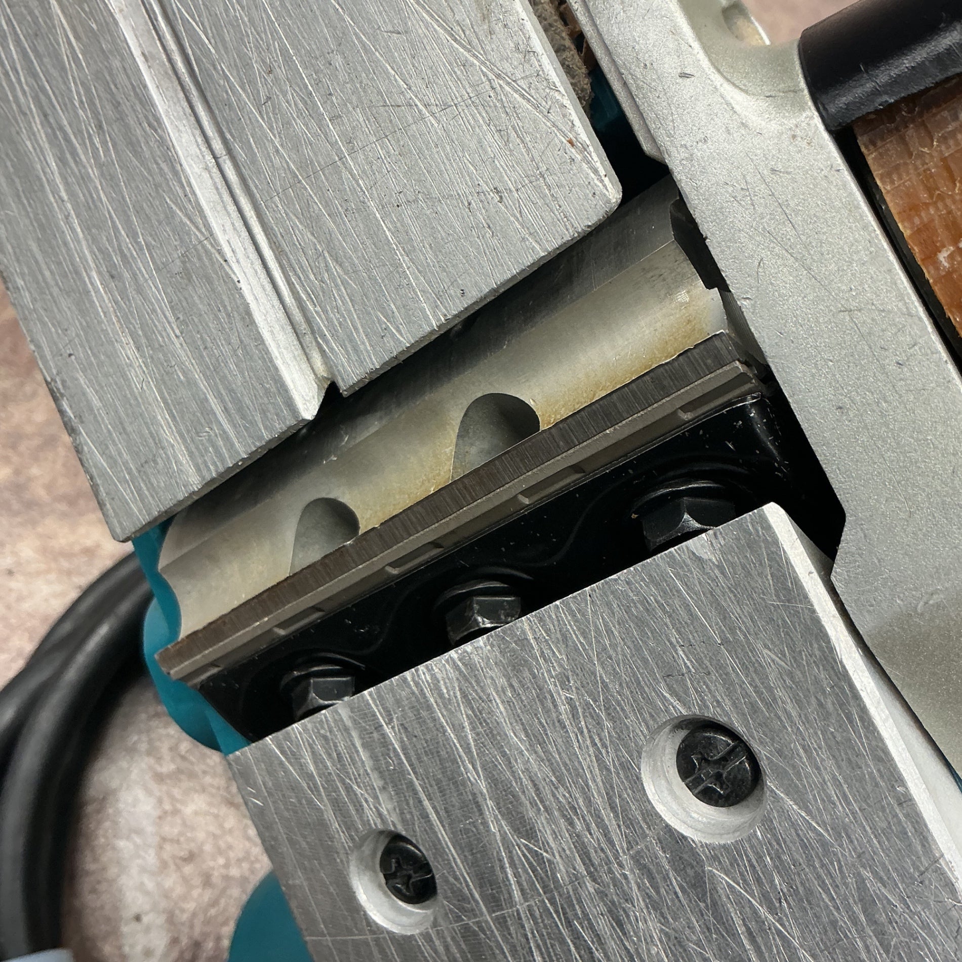 【中古・動作良好です！】 makita マキタ 100V 82mm電気カンナ KP0800ASP 替刃式 【越谷店】