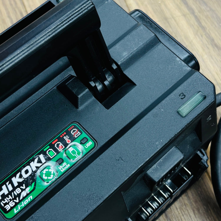 マルチポート 4口 急速充電器 UC18YTSL 【リライズ蓮田店】
