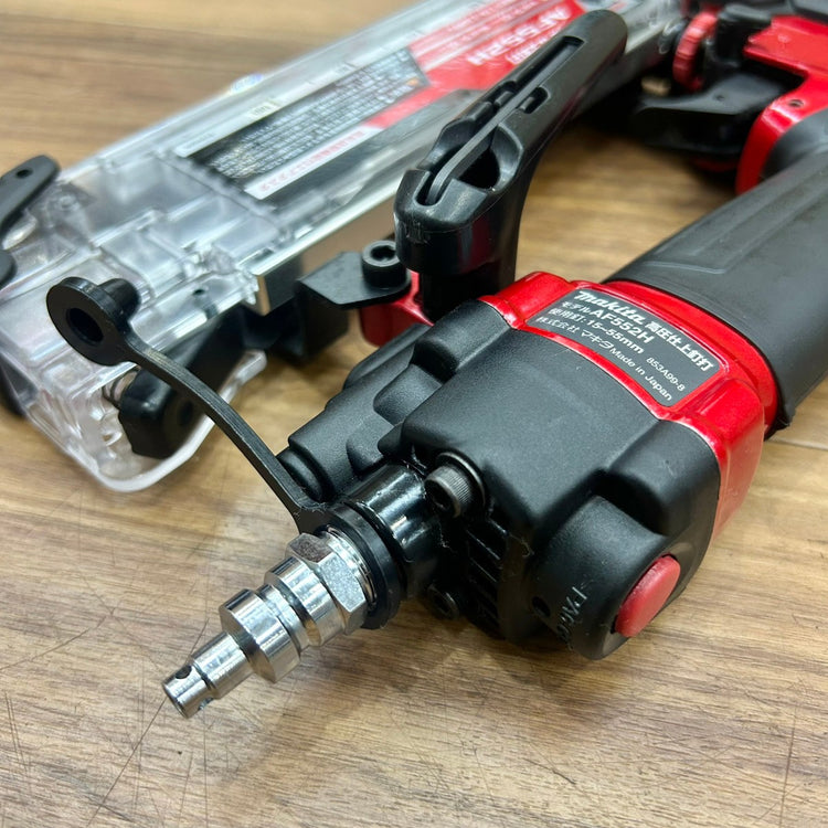 極美品 マキタ (makita) 高圧 フィニッシュネイラ AF552H 高圧仕上釘打 赤 【船橋馬込店】