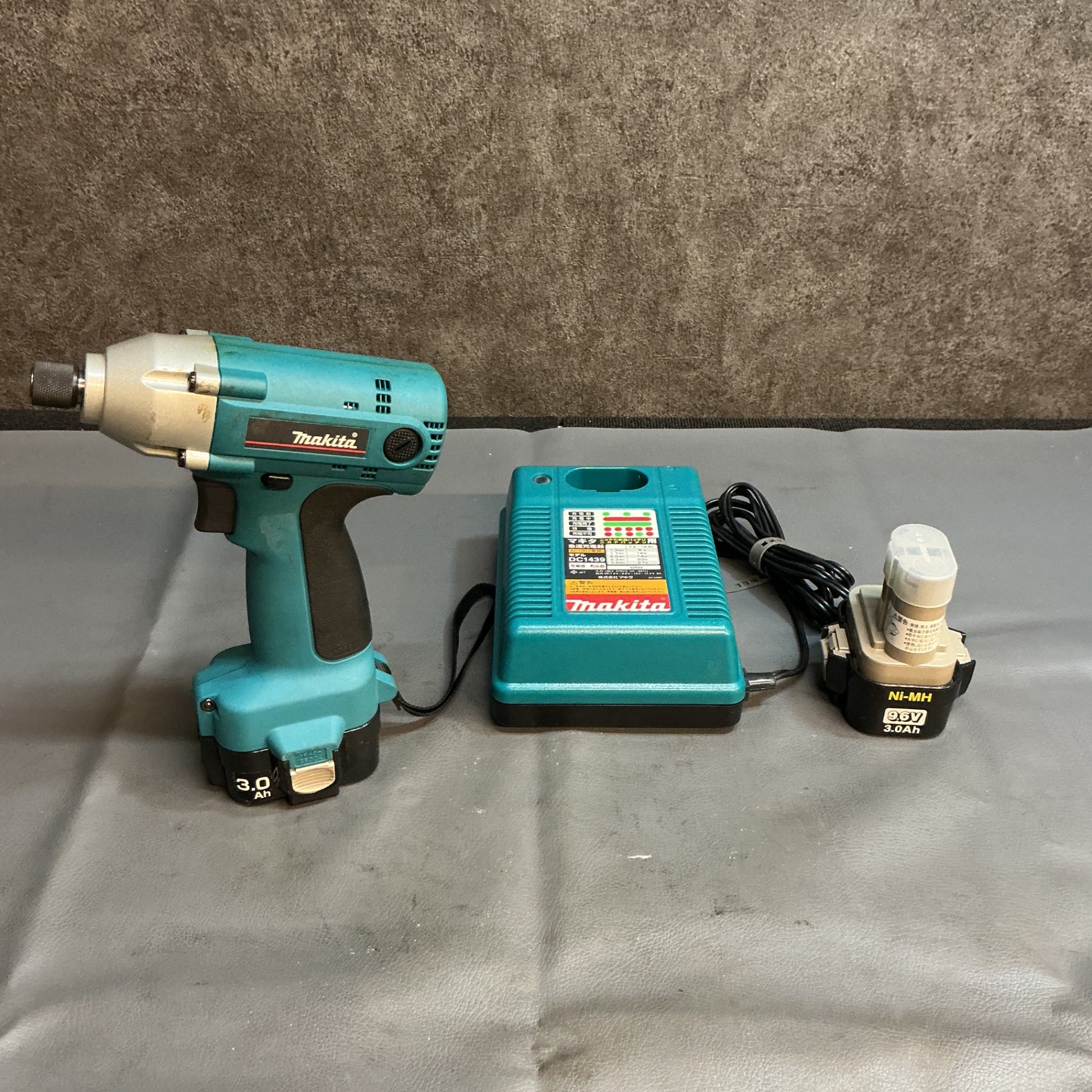 【中古】マキタ(makita) 9.6V インパクトドライバー 6990DRFSP ニッケル水素バッテリ  【越谷店】