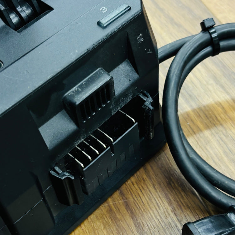 マルチポート 4口 急速充電器 UC18YTSL 【リライズ蓮田店】