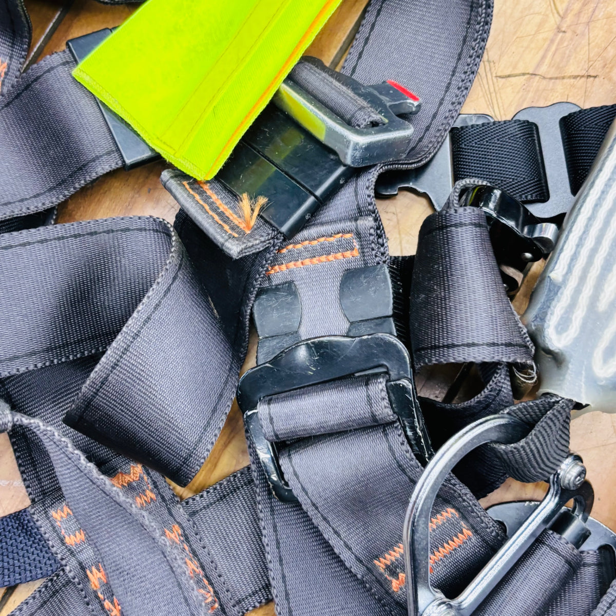 新規格 フルハーネス 飛燕ハーネス TH-506 Mサイズ 固定具・セーフティベルト付き【中古】 【蓮田店】
