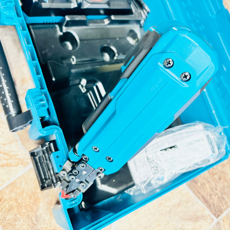 【中古美品・7月限定セール！】 マキタ(makita) 35mmコードレスピンネイラ PT001GRDX 40Vmax 【越谷店】