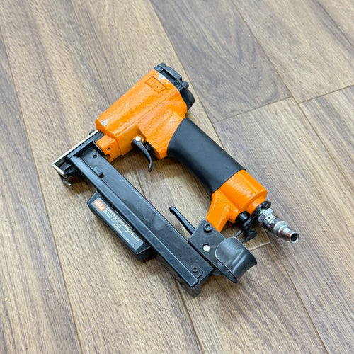 打ち込み動作良好  幅10mm 常圧ステープル用エアネイラ エアタッカ TA-35FP/425J 【リライズ蓮田店】