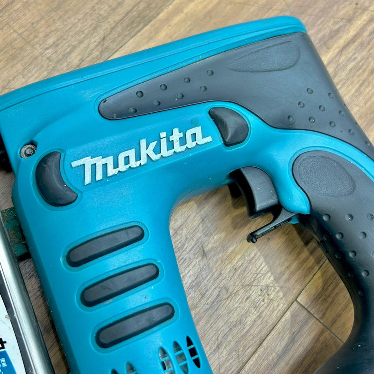 マキタ makita 14.4V 充電式タッカ ST110DZ 本体のみ 【船橋馬込店】