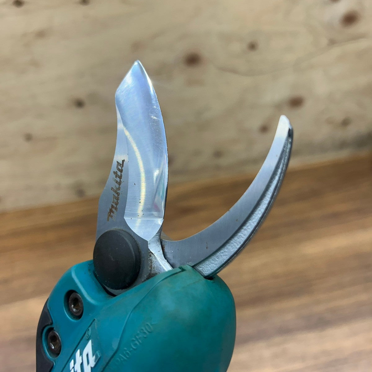 マキタ (makita) 18V+18V 充電式せん定ハサミ UP362DZ 剪定鋏 【船橋馬込店】