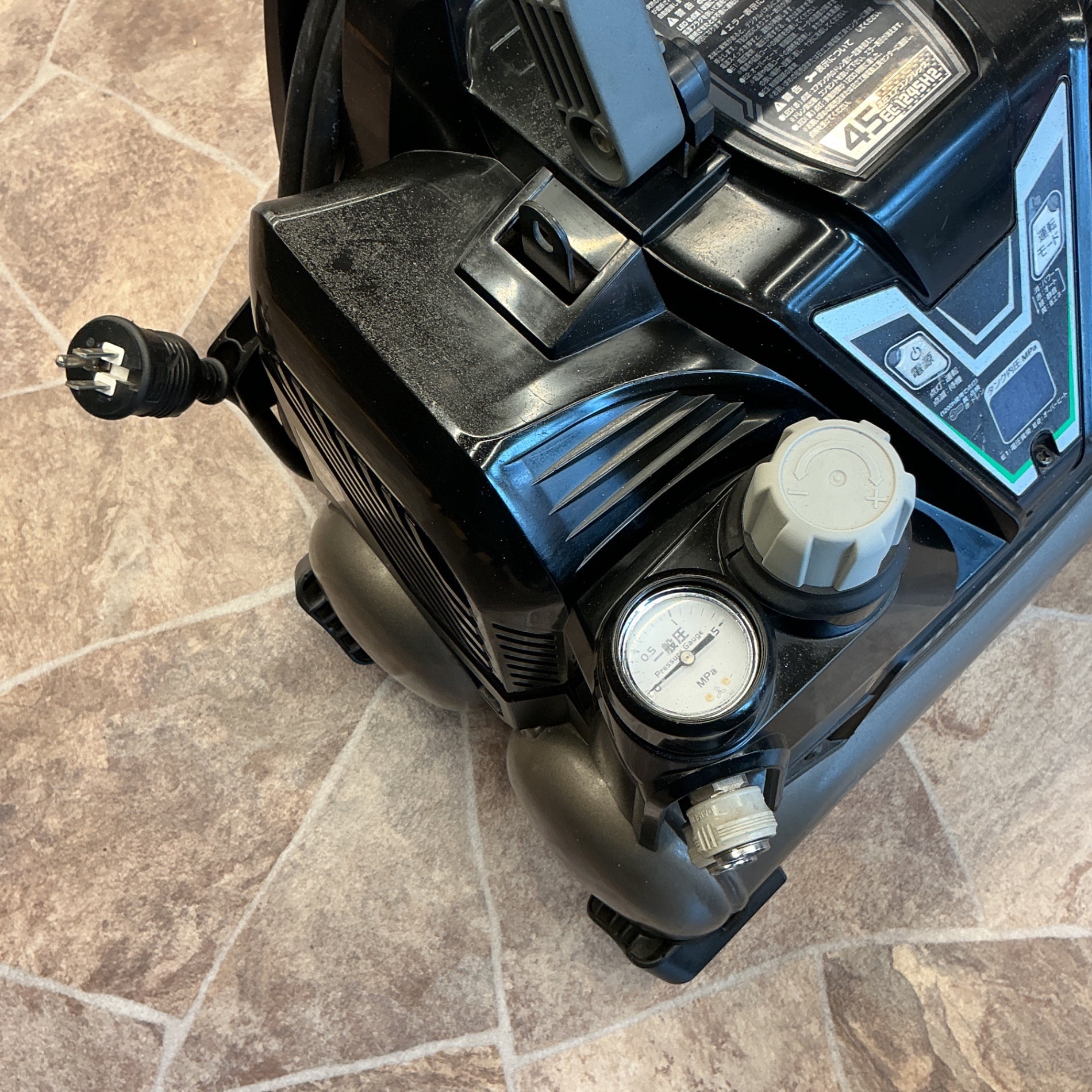 【中古】 日立 HITACHI 8Lモデル エアコンプレッサ EC1245H2(TN) セキュリティ無しモデル 汚れあり 【越谷店】