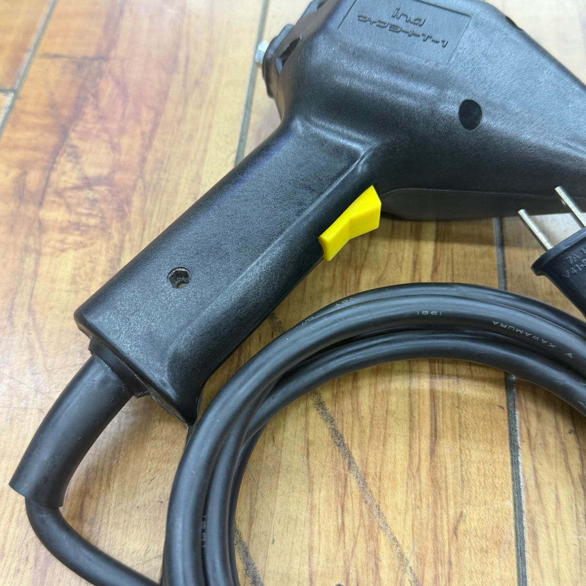 美品 タイル密着張り用電動衝撃工具 ヴィブラート VT-1 【リライズ蓮田店】