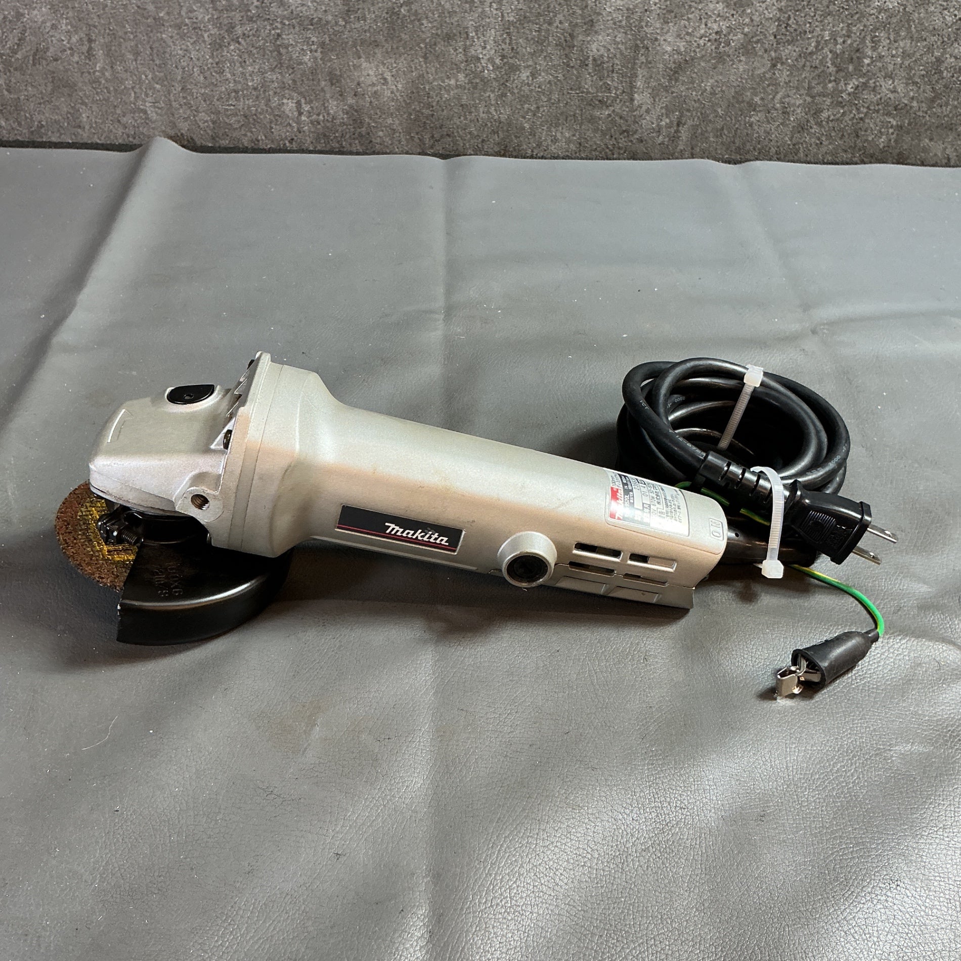 【中古】マキタ ディスクグラインダ 100mm 9520L 【越谷店】