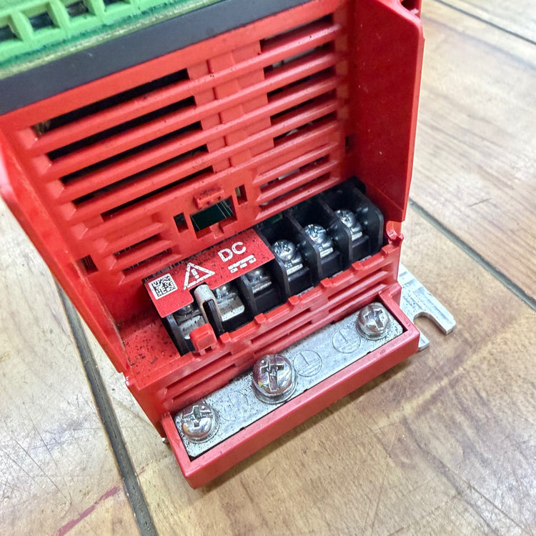 実動作未確認 簡単・小形インバータ VF-nC3 【リライズ蓮田店】