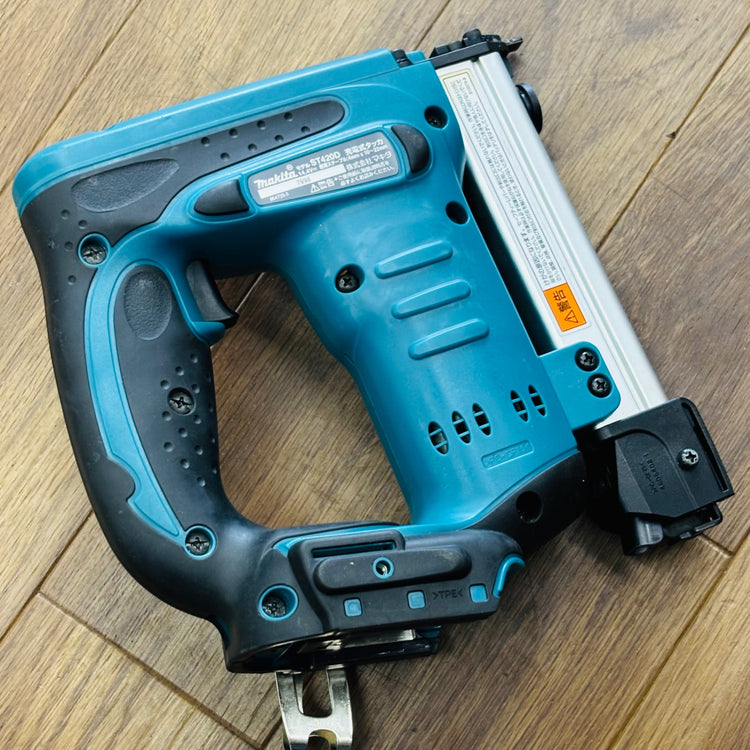 14.4V 肩幅4mm 充電式タッカ ST420D 本体のみ【リライズ蓮田店】