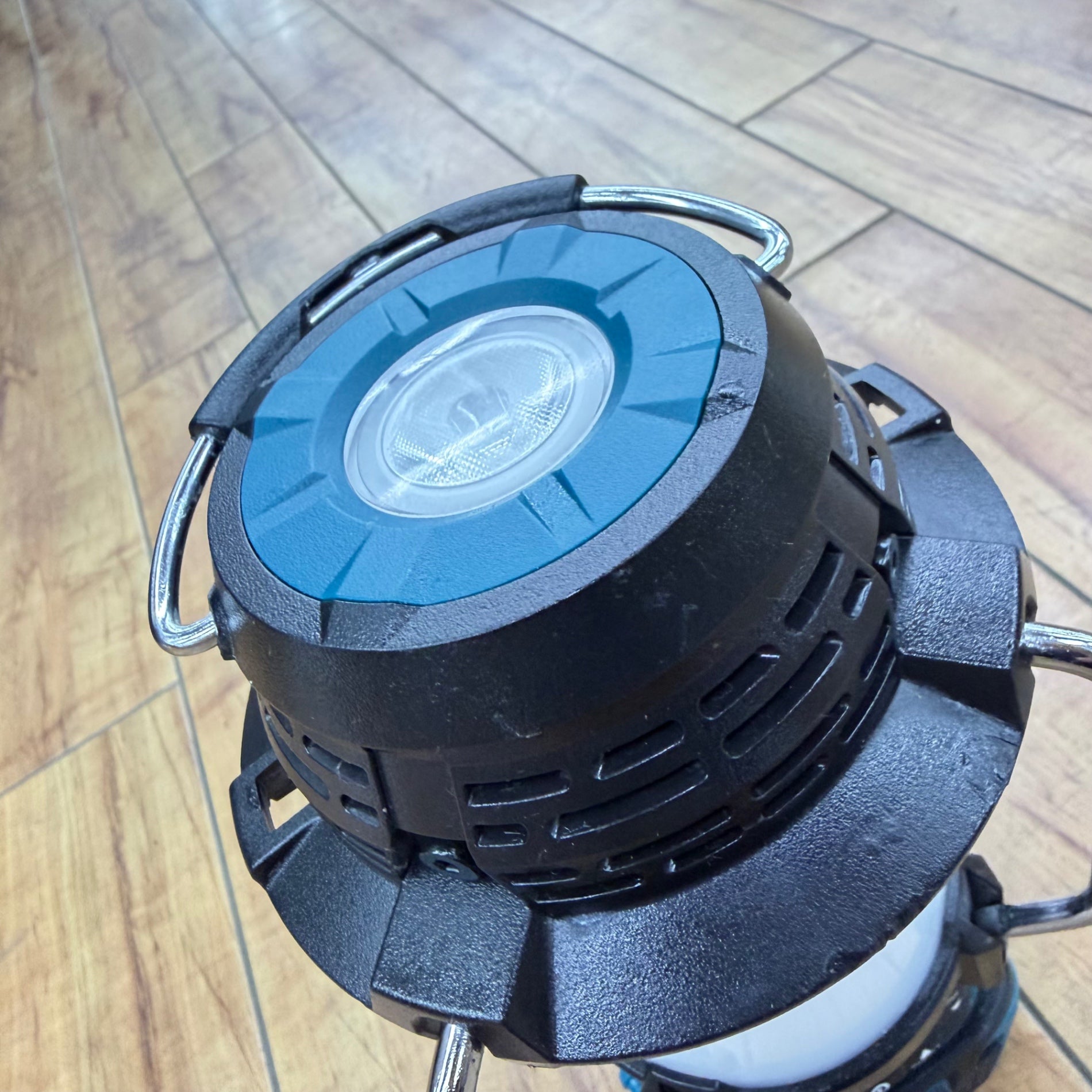 程度良好 マキタ(makita) 14.4V/18V コードレスランタン付きラジオ MR054 【リライズ蓮田店】