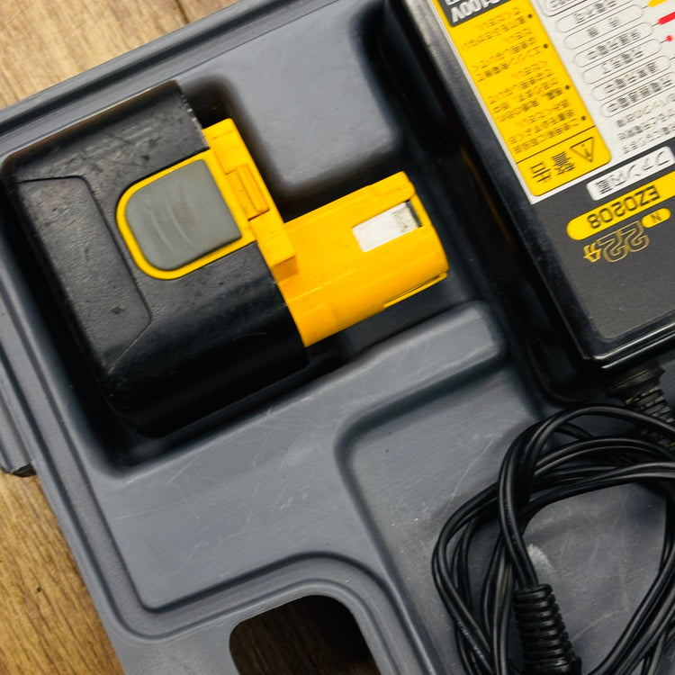 12V 充電式全ネジカッター EZ3560 バッテリ2個・充電器付 【中古】 【蓮田店】