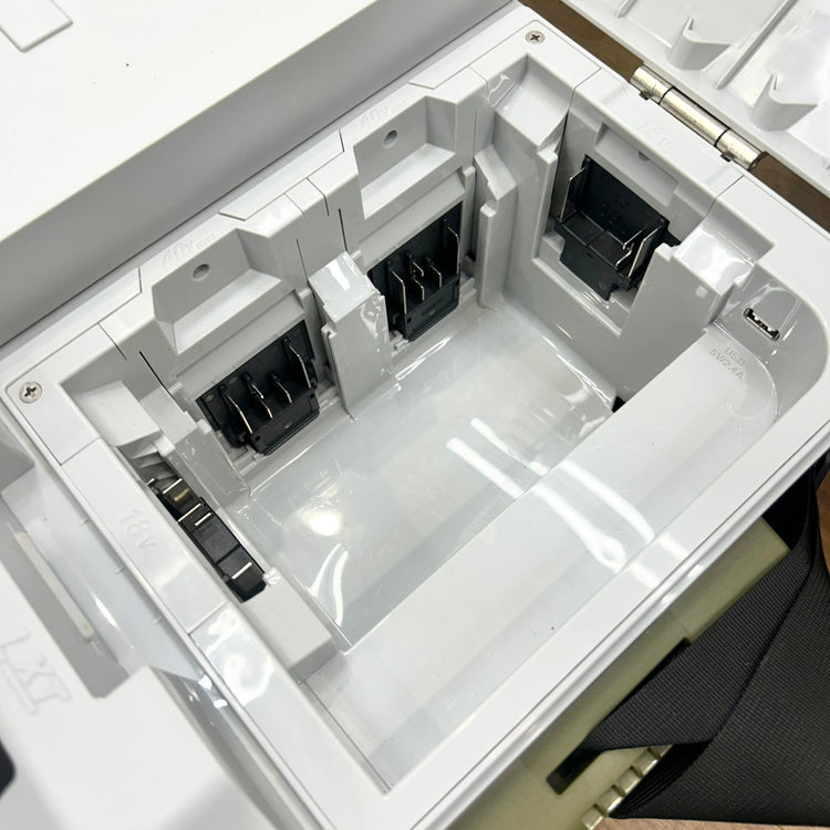 美品 マキタ (makita) 充電式保冷温庫 CW001GZO オリーブ 本体のみ 40V/18V  【船橋馬込店】