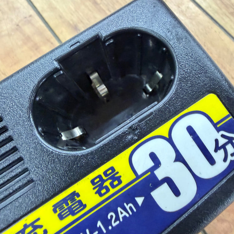 充電動作未確認 12V専用 急速充電器  UC12SE 【リライズ蓮田店】