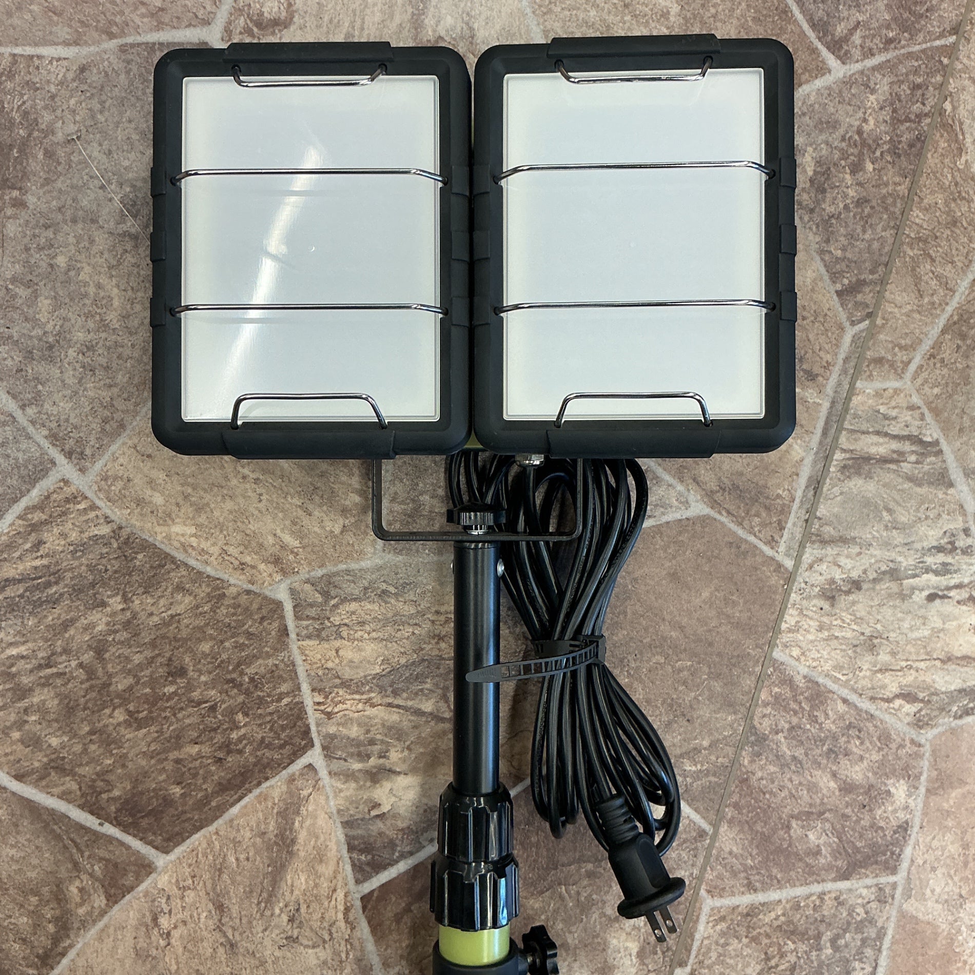 【中古】 アイリスオーヤマ IRIS OHYAMA LEDスタンドライト LLT-5000ST AC式5000lm 【越谷店】