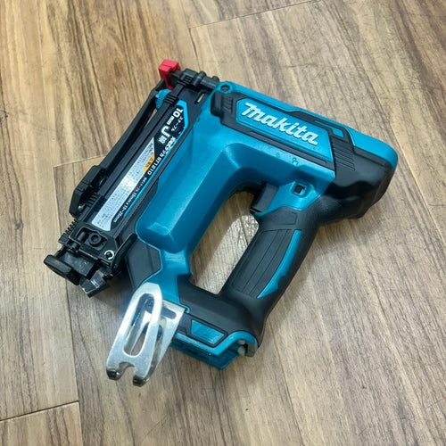 ◆マキタ(makita) コードレスタッカー ST121DZK 【船橋馬込店】