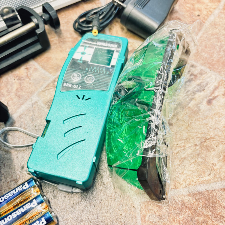 ◆山真製鋸(YAMASHIN) グリーンレーザー墨出し器 GL-4+ 【越谷店】