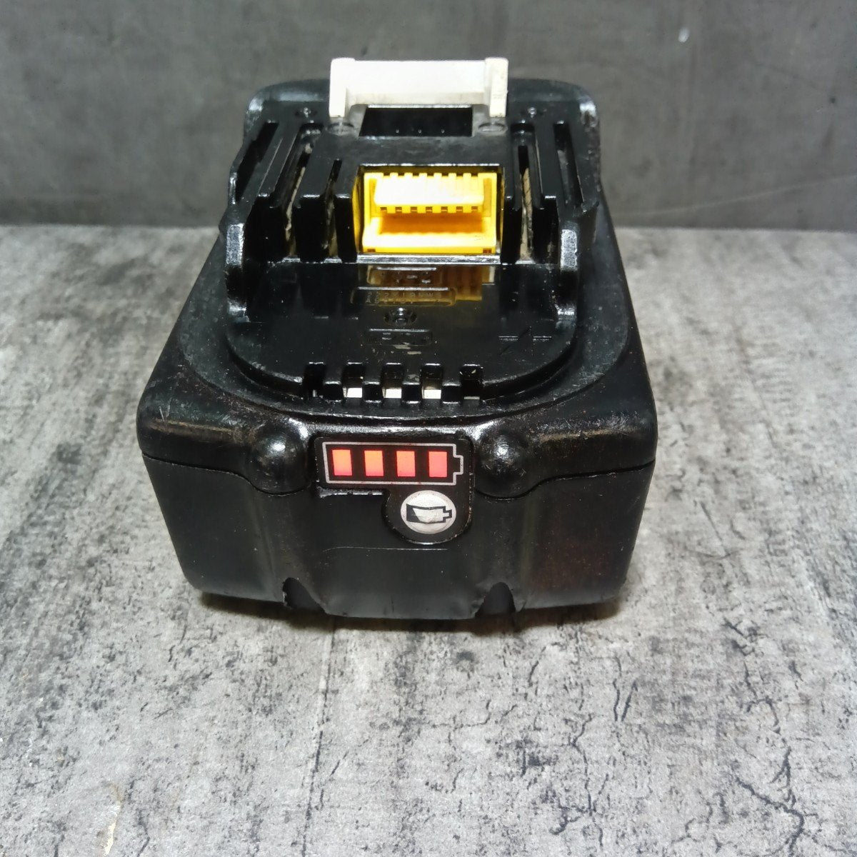 リチウムイオンバッテリー 18V/6.0Ah BL1860B 【市川行徳店】 充電回数77回 ※バッテリーチェッカー付属無