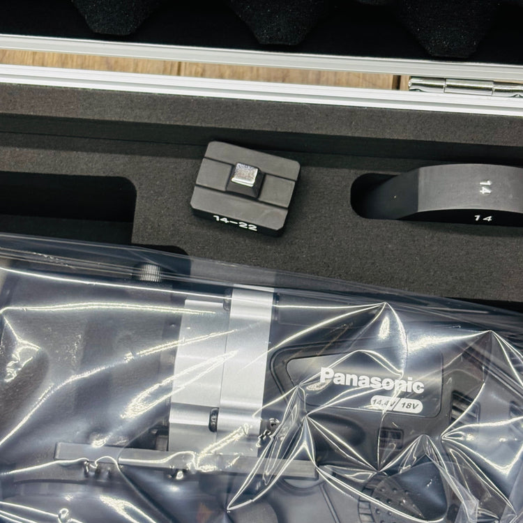未使用 コードレス圧着器 EZ46A4K-B バッテリ・充電器別売 【リライズ蓮田店】
