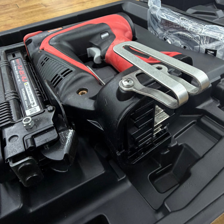 打ち込み動作良好 18V 幅4mm 充電式タッカ TJ-25/4J 【リライズ蓮田店】