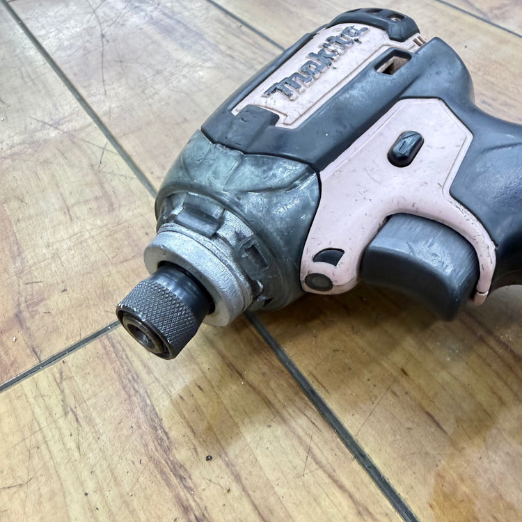 動作良好 14.4V 充電式インパクトドライバ TD136DZ バッテリー1個(BL1430)付属【リライズ蓮田店】