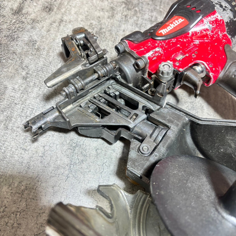 ◆マキタ makita 65mm 高圧エア釘打機 AN610H 【市川行徳店】