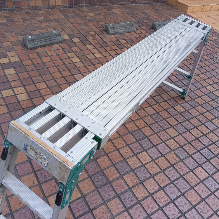 【店頭引取限定・発送不可】 伸縮天板・伸縮脚付足場台 VSR-2613FG 【市川行徳店】