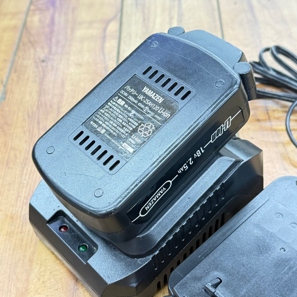 バッテリー2個 (18V/2.5Ah) 充電器 LBC25AH120 LBC-2AJ120A【リライズ蓮田店】