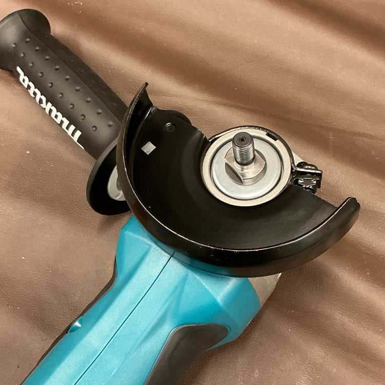 【美品・中古品】 マキタ(makita) 18V充電式ディスクグラインダ  GA402DZ 【越谷店】