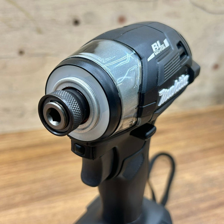 極美品 マキタ (makita) コードレスインパクトドライバー TD173DZB バッテリー付き BL1860B  【船橋馬込店】