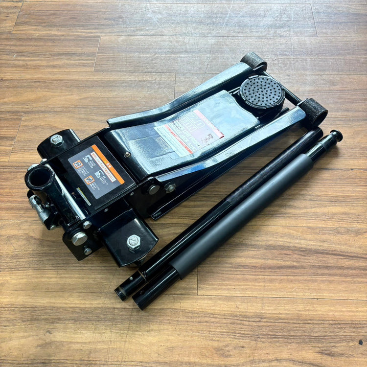 アストロプロダクツ 2TON 超低床ガレージジャッキ GJ143 | タイヤ交換 【船橋馬込店】
