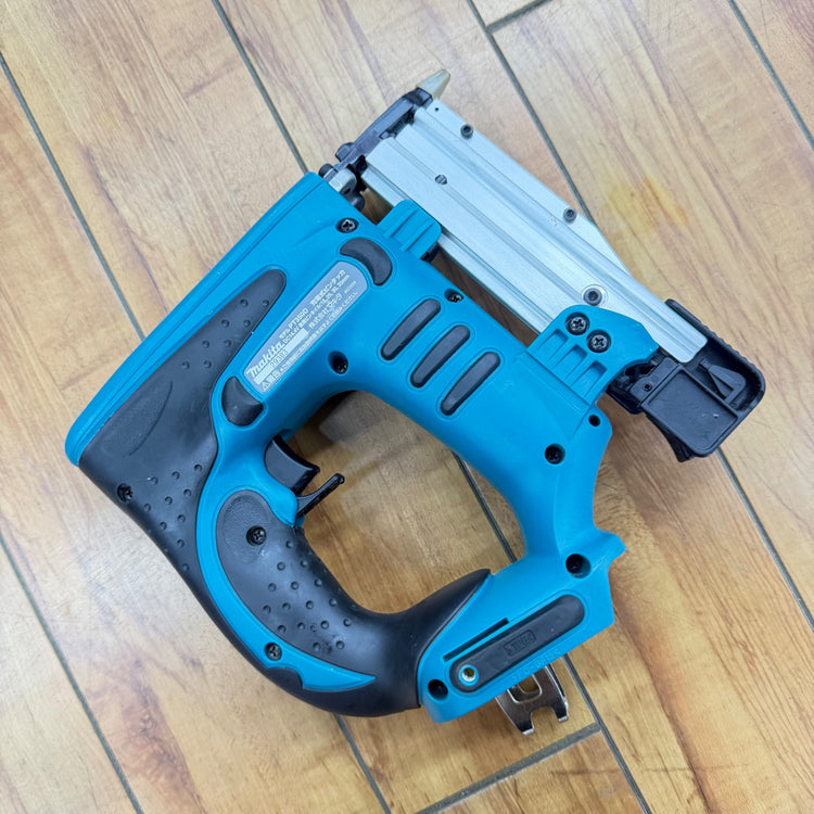 14.4V 充電式ピンタッカ PT350DZ Ah互換あり【中古】 【蓮田店】
