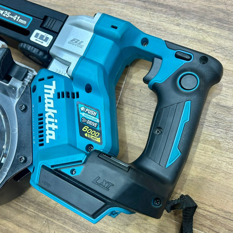 美品 マキタ (makita) 18V コードレスオートパックスクリュードライバー FR451DZ バッテリーアダプター BAP18 付き【船橋馬込店】