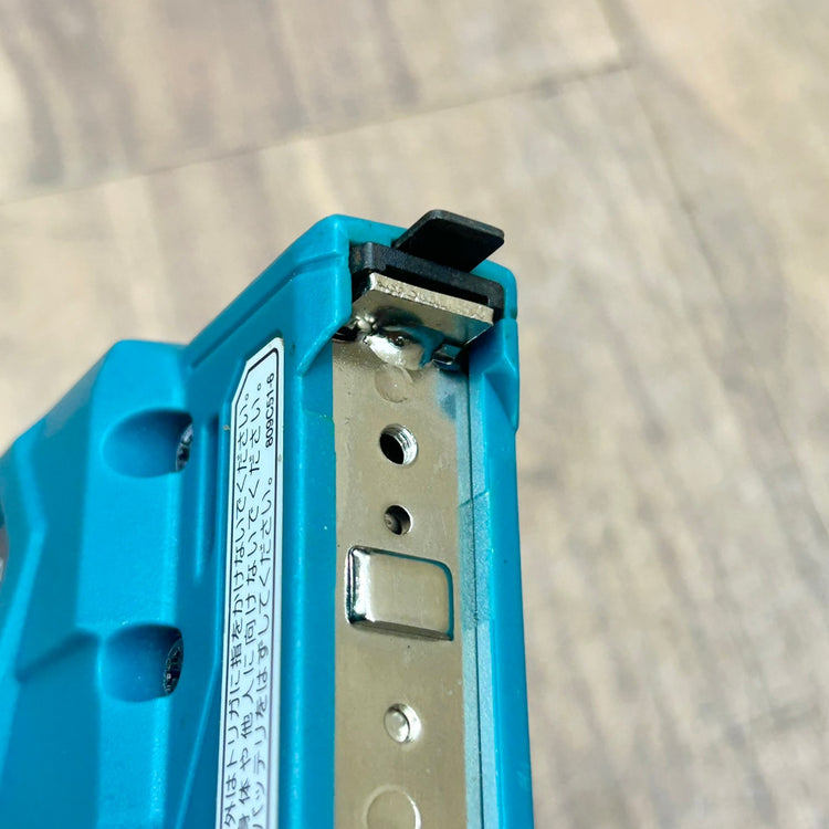 美品 マキタ makita 10.8V RT線 充電式タッカー ST113DZ 本体のみ 【船橋馬込店】