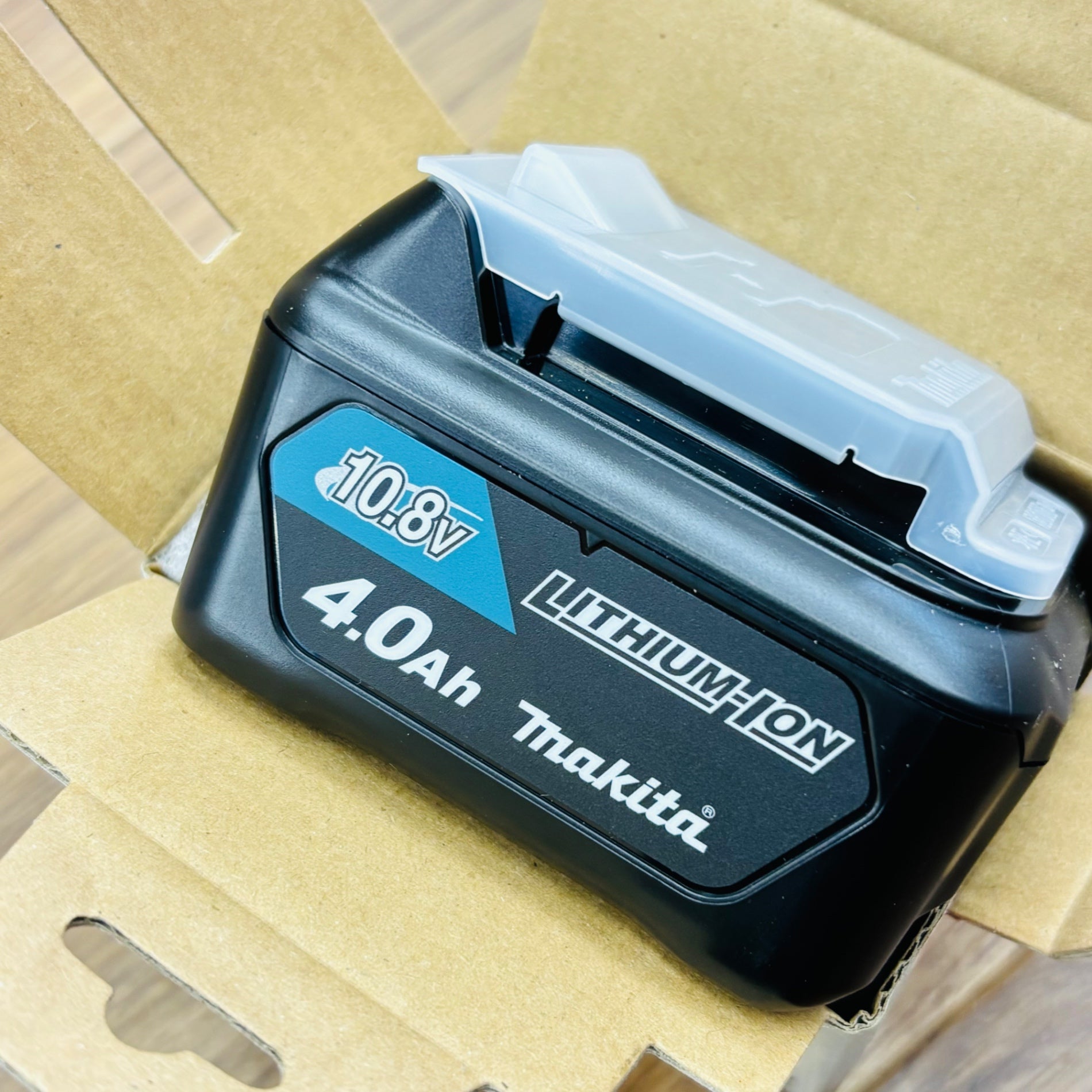 【コンパクト便】未使用 純正品 リチウムイオンバッテリー 10.8V/4.0Ah BL1040B 【リライズ蓮田店】