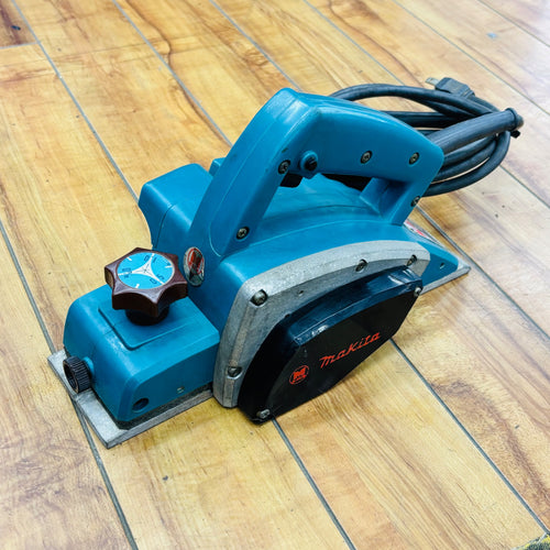 動作確認済み マキタ(makita) 82mm 電動カンナ 1900B 研磨式【中古】 【蓮田店】