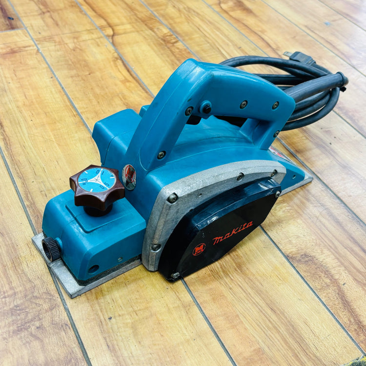 動作確認済み マキタ(makita) 82mm 電動カンナ 1900B 研磨式【中古】 【蓮田店】