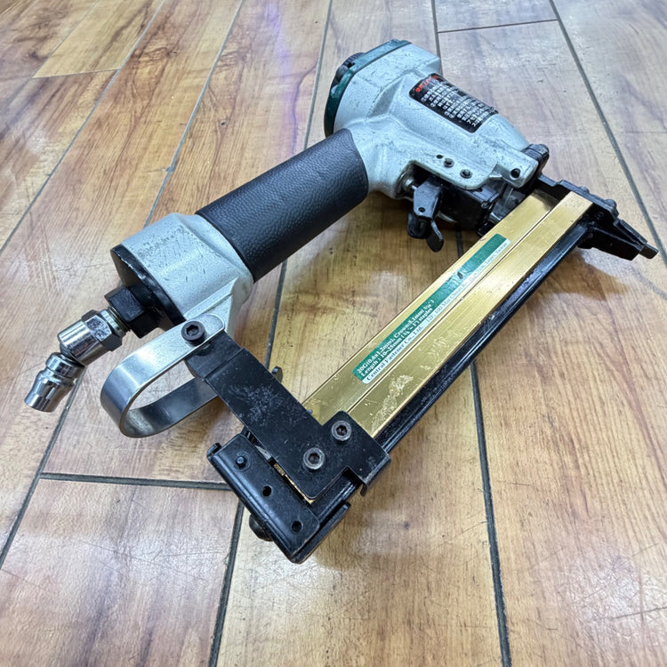 エア漏れなく打ち込み動作良好 常圧4mm エアタッカー 425AC 【リライズ蓮田店】