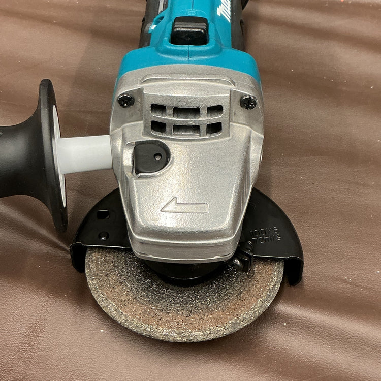 【美品・中古品】 マキタ(makita) 18V充電式ディスクグラインダ  GA402DZ 【越谷店】
