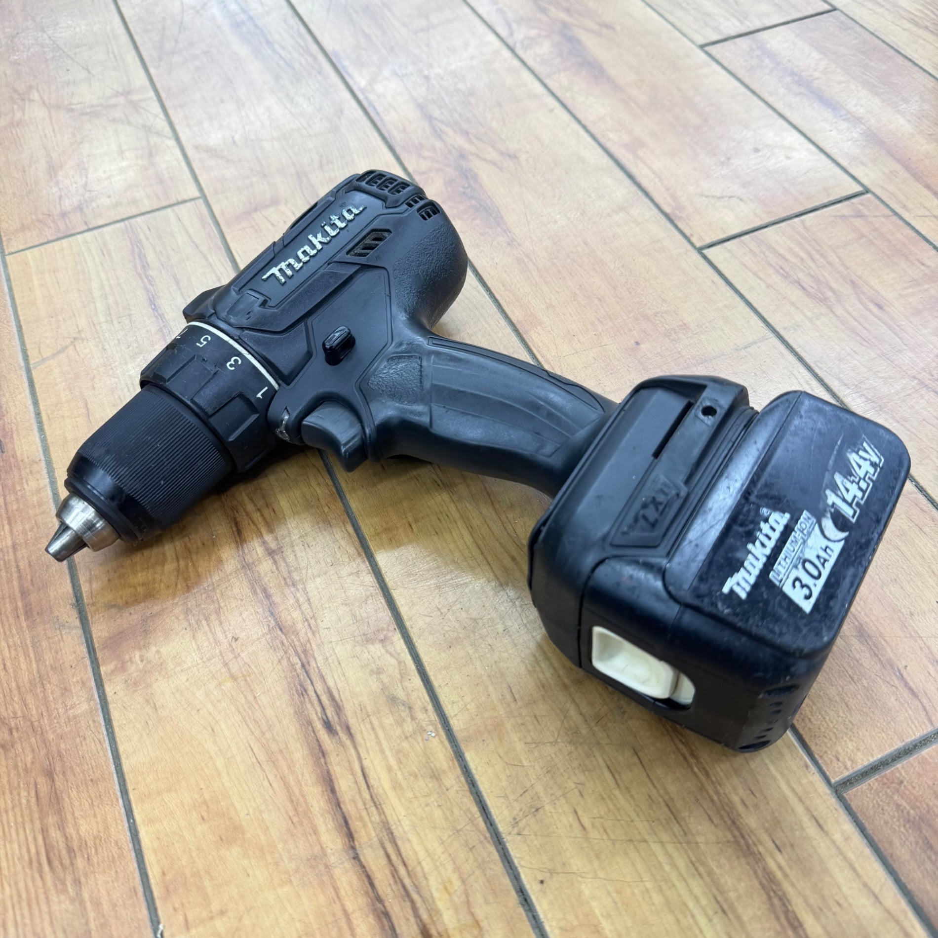 マキタ(makita) 14.4V 充電式ドライバドリル DF470DZB 本体のみ 【蓮田店】