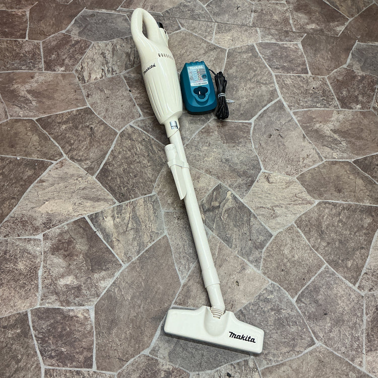 【中古】マキタ(makita) 充電式クリーナー CL100DW  【越谷店】