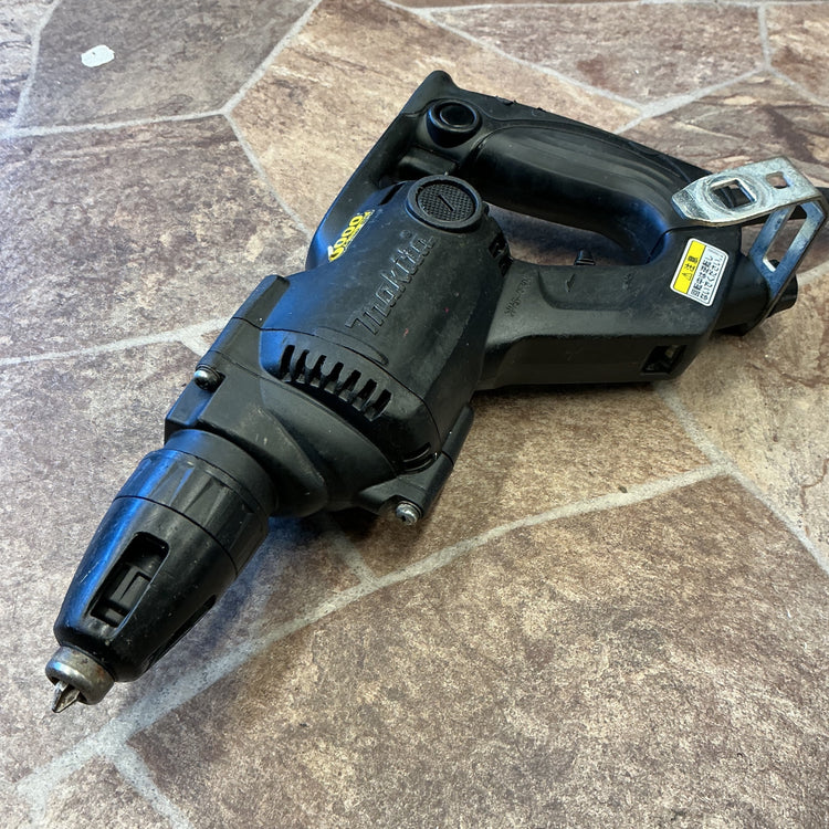 【中古・動作品】 マキタ makita ボード用スクリュードライバ 6819 20mコード 電源コード汚れあり 【越谷店】