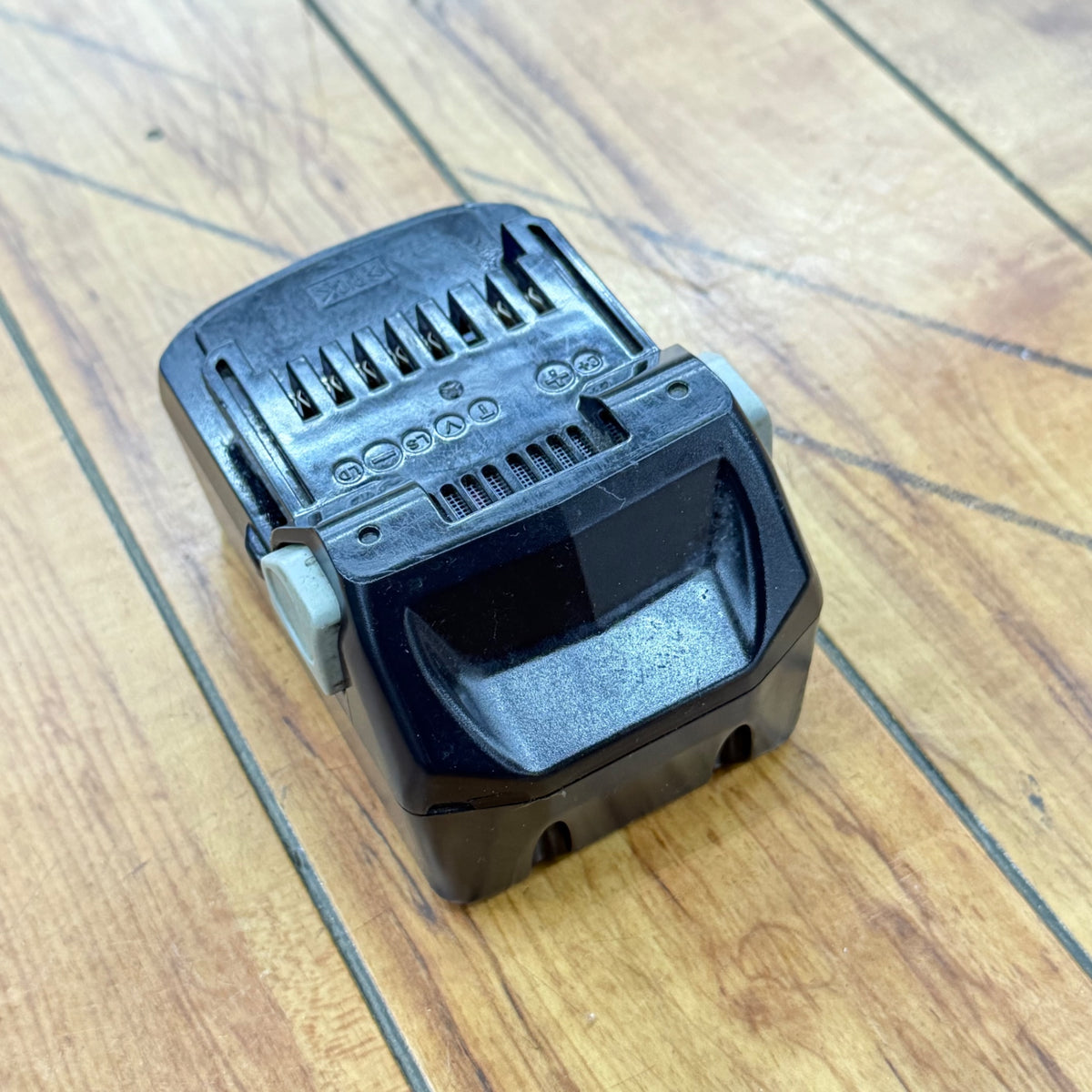 使用充電確認済み リチウムイオンバッテリー 18V/3.0Ah BSL1830 【リライズ蓮田店】