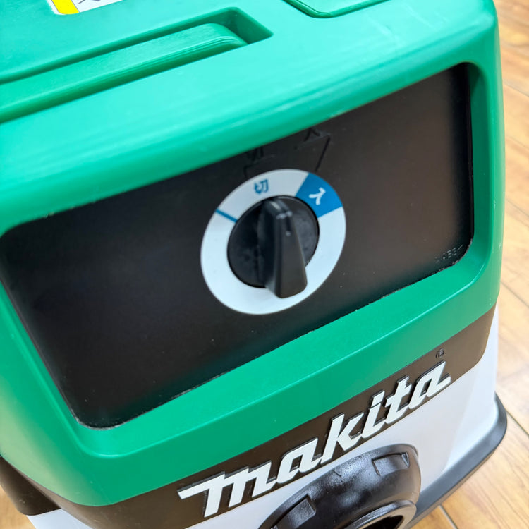極美品 マキタ(makita) 乾湿両用 集じん機 M442 【リライズ蓮田店】