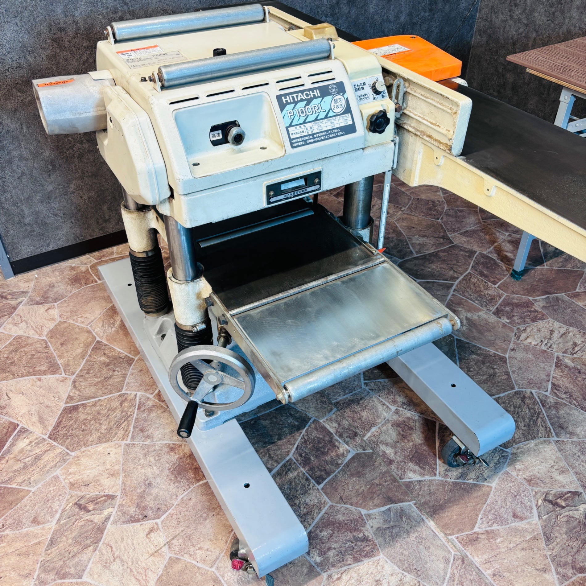 ※店頭引取限定　日立工機 自動かんな盤 P100RL 自動かんな盤 P100RL (SC) 【越谷店】