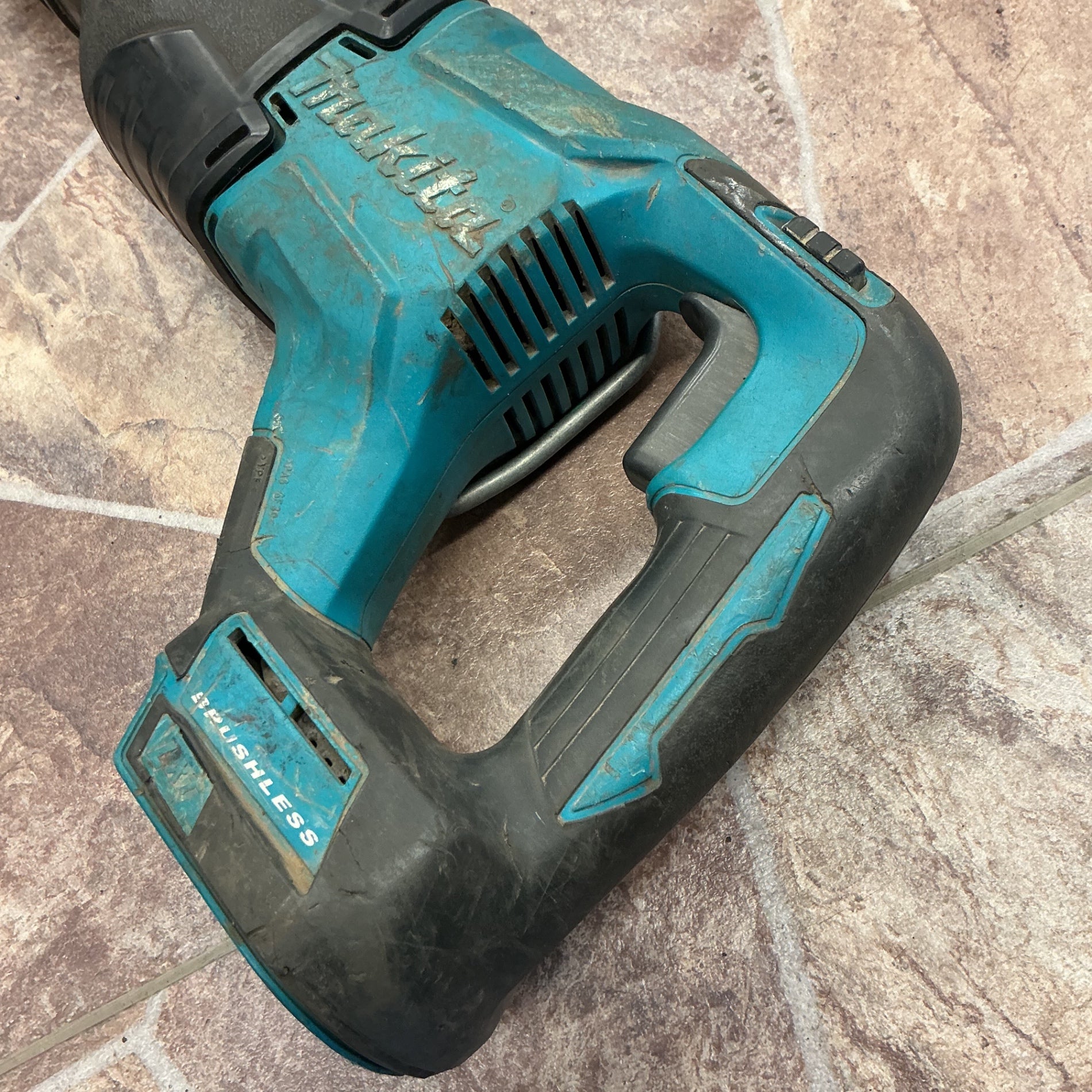 【ジャンク品】 マキタ(makita) コードレスレシプロソー JR187DZ 本体のみ 【越谷店】