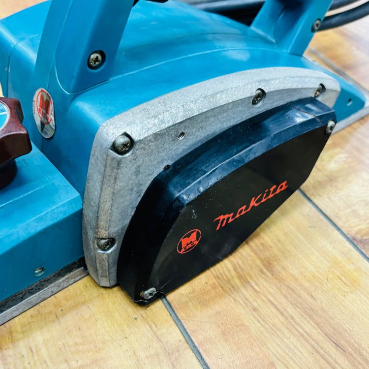 動作確認済み マキタ(makita) 82mm 電動カンナ 1900B 研磨式【中古】 【蓮田店】