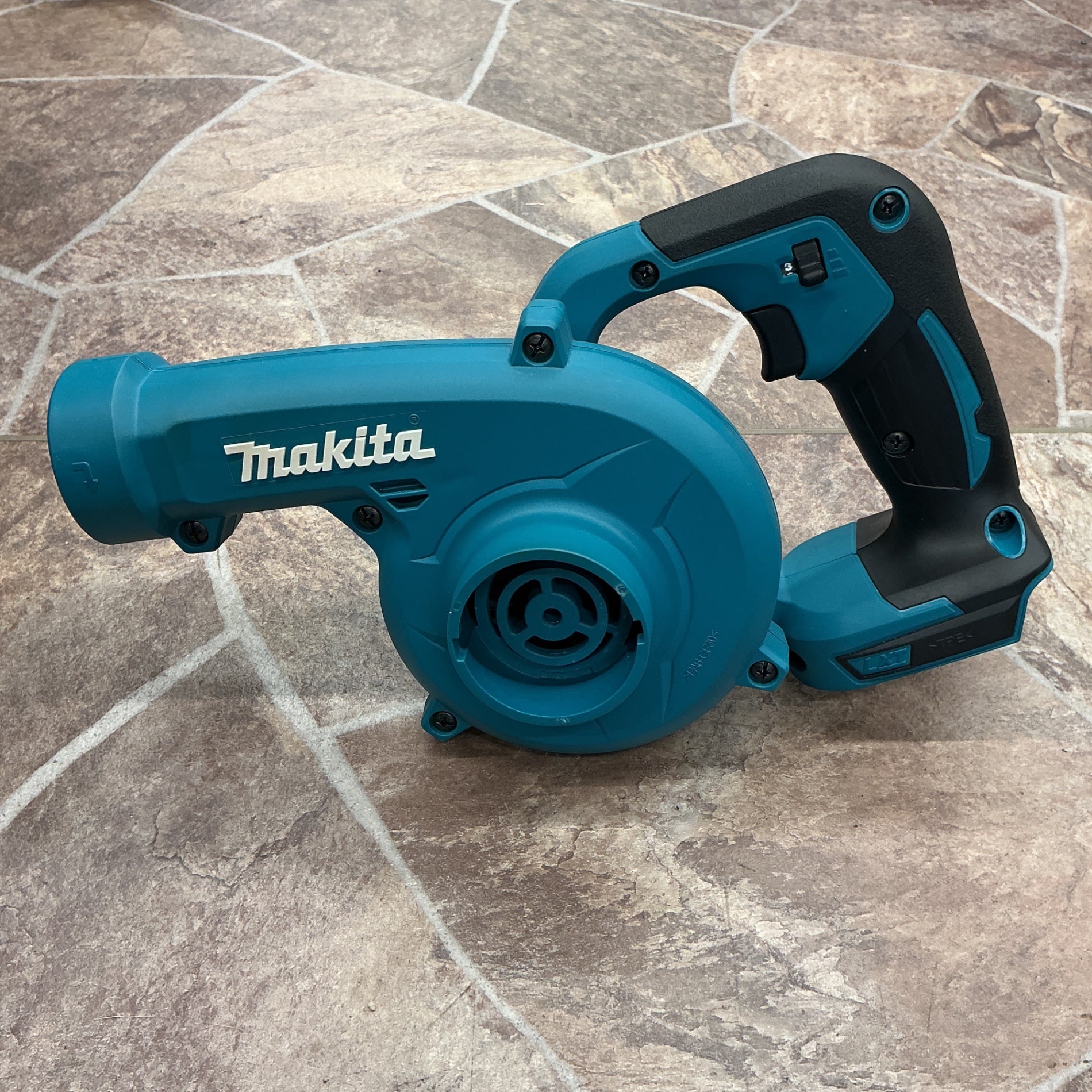【美品中古・動作良好！】 マキタ makita 18V 充電式ブロワ UB185DZ 【越谷店】